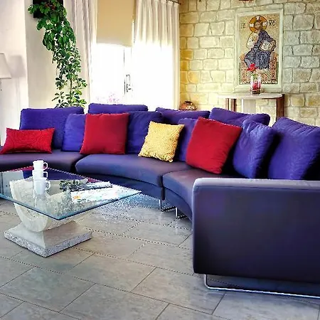 Dionysos Villa Peyia
